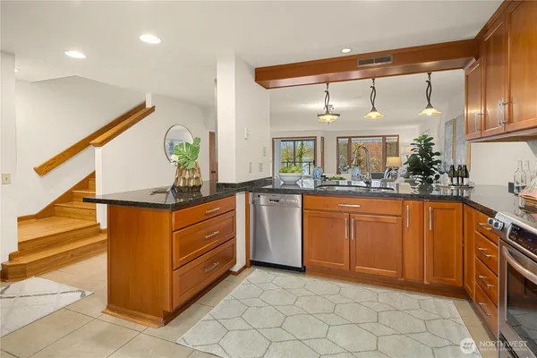 $875,000 | 6121 Northeast 175th Street, Unit A308, Kenmore, WA 98028