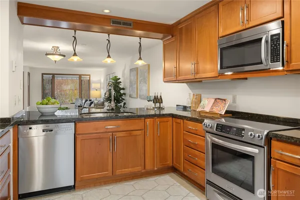 $875,000 | 6121 Northeast 175th Street, Unit A308, Kenmore, WA 98028