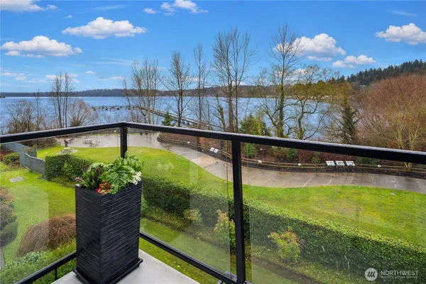 $875,000 | 6121 Northeast 175th Street, Unit A308, Kenmore, WA 98028
