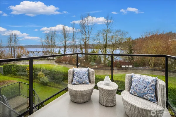 $875,000 | 6121 Northeast 175th Street, Unit A308, Kenmore, WA 98028