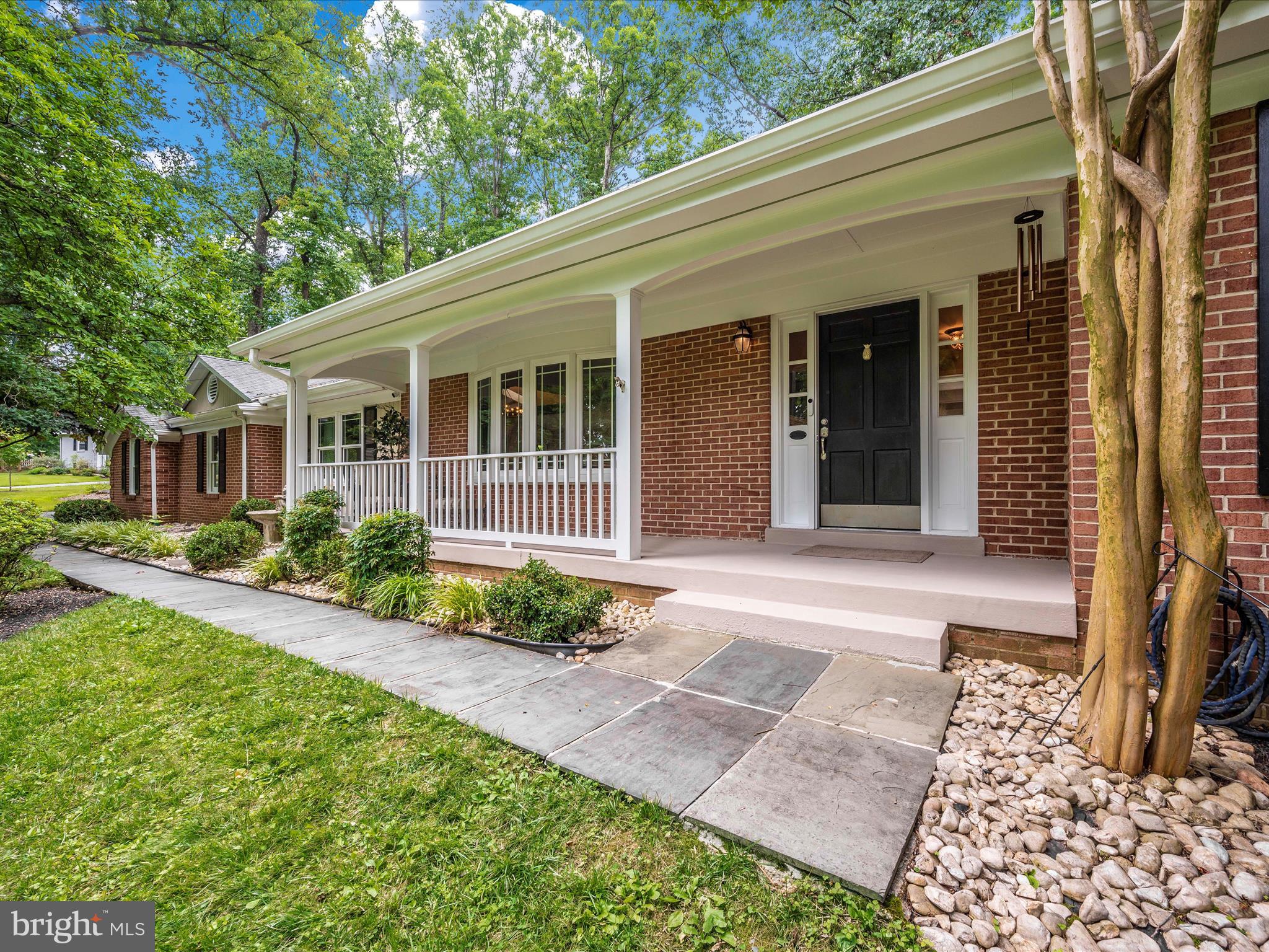 4414 Pinetree Road Rockville, MD 20853 - Photo 3 of 51 formal entrance
