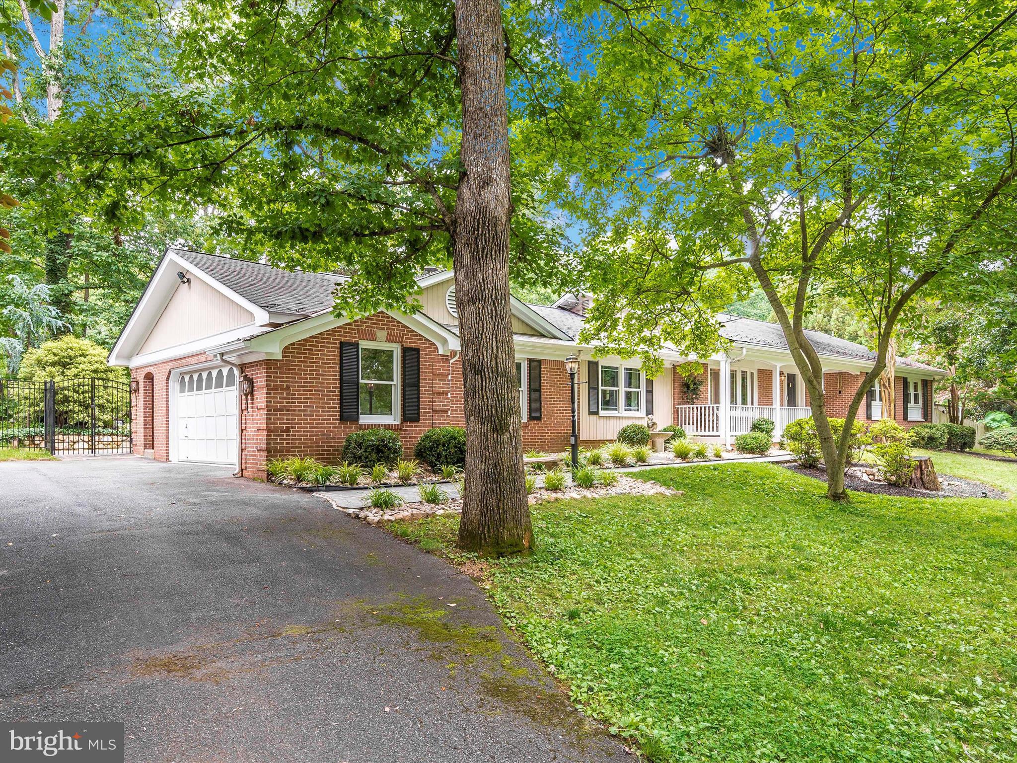 4414 Pinetree Road Rockville, MD 20853 - Photo 5 of 51 side load garage