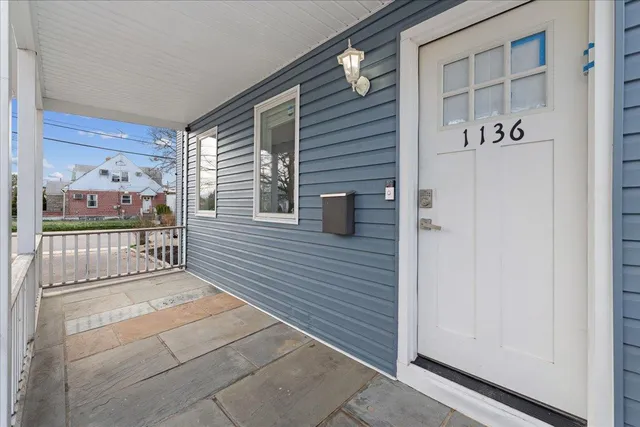 $1,200,000 | 1136 West Broadway, Hewlett, NY 11557