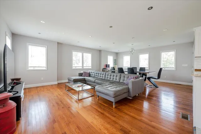 $1,200,000 | 1136 West Broadway, Hewlett, NY 11557