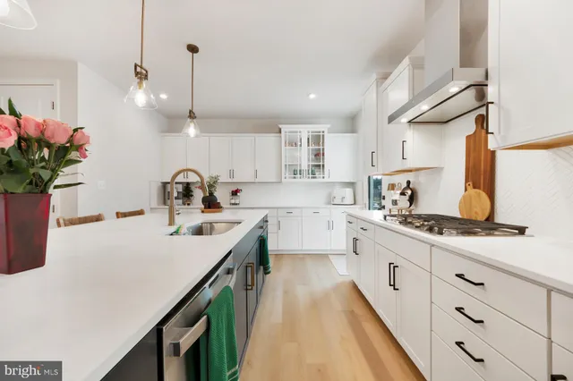 $570,000 | 18307 Summit Pointe Drive, Triangle, VA 22172