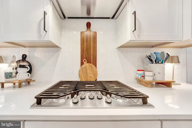 $570,000 | 18307 Summit Pointe Drive, Triangle, VA 22172