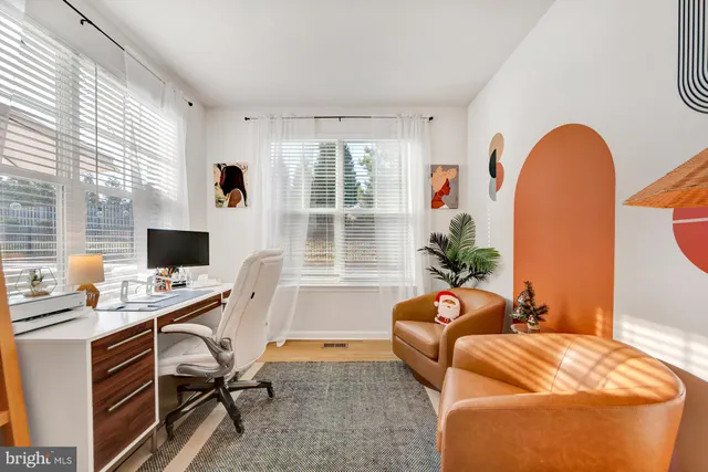 $570,000 | 18307 Summit Pointe Drive, Triangle, VA 22172