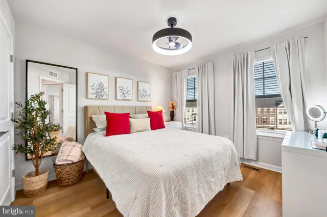 $570,000 | 18307 Summit Pointe Drive, Triangle, VA 22172