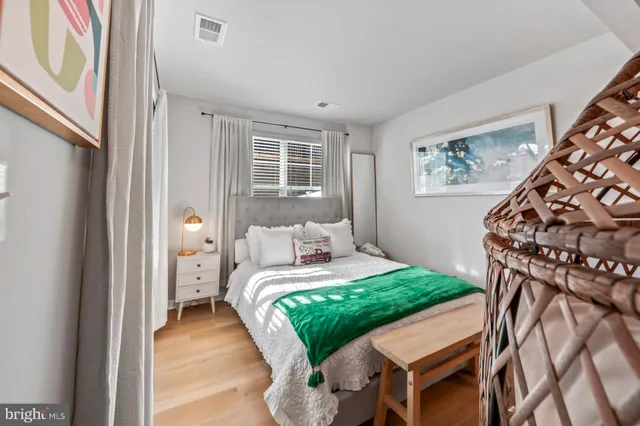 $570,000 | 18307 Summit Pointe Drive, Triangle, VA 22172