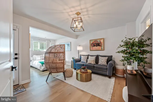 $570,000 | 18307 Summit Pointe Drive, Triangle, VA 22172