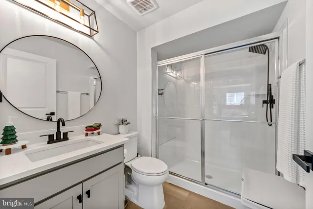 $570,000 | 18307 Summit Pointe Drive, Triangle, VA 22172