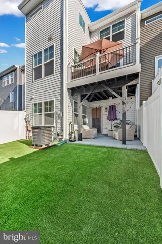 $570,000 | 18307 Summit Pointe Drive, Triangle, VA 22172