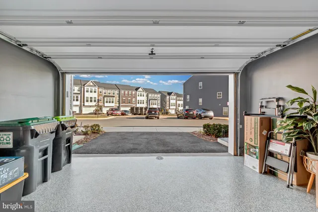 $570,000 | 18307 Summit Pointe Drive, Triangle, VA 22172