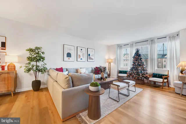 $570,000 | 18307 Summit Pointe Drive, Triangle, VA 22172