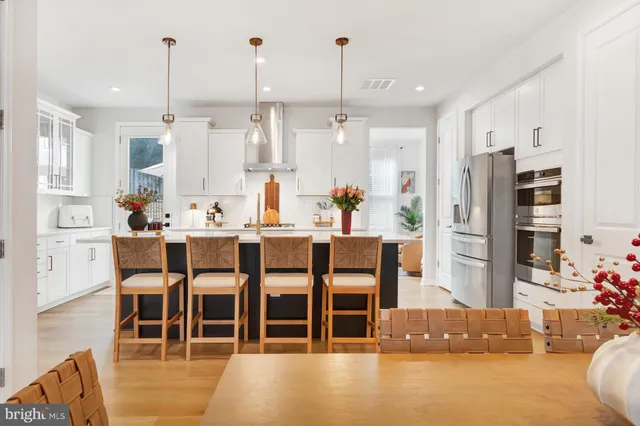 $570,000 | 18307 Summit Pointe Drive, Triangle, VA 22172