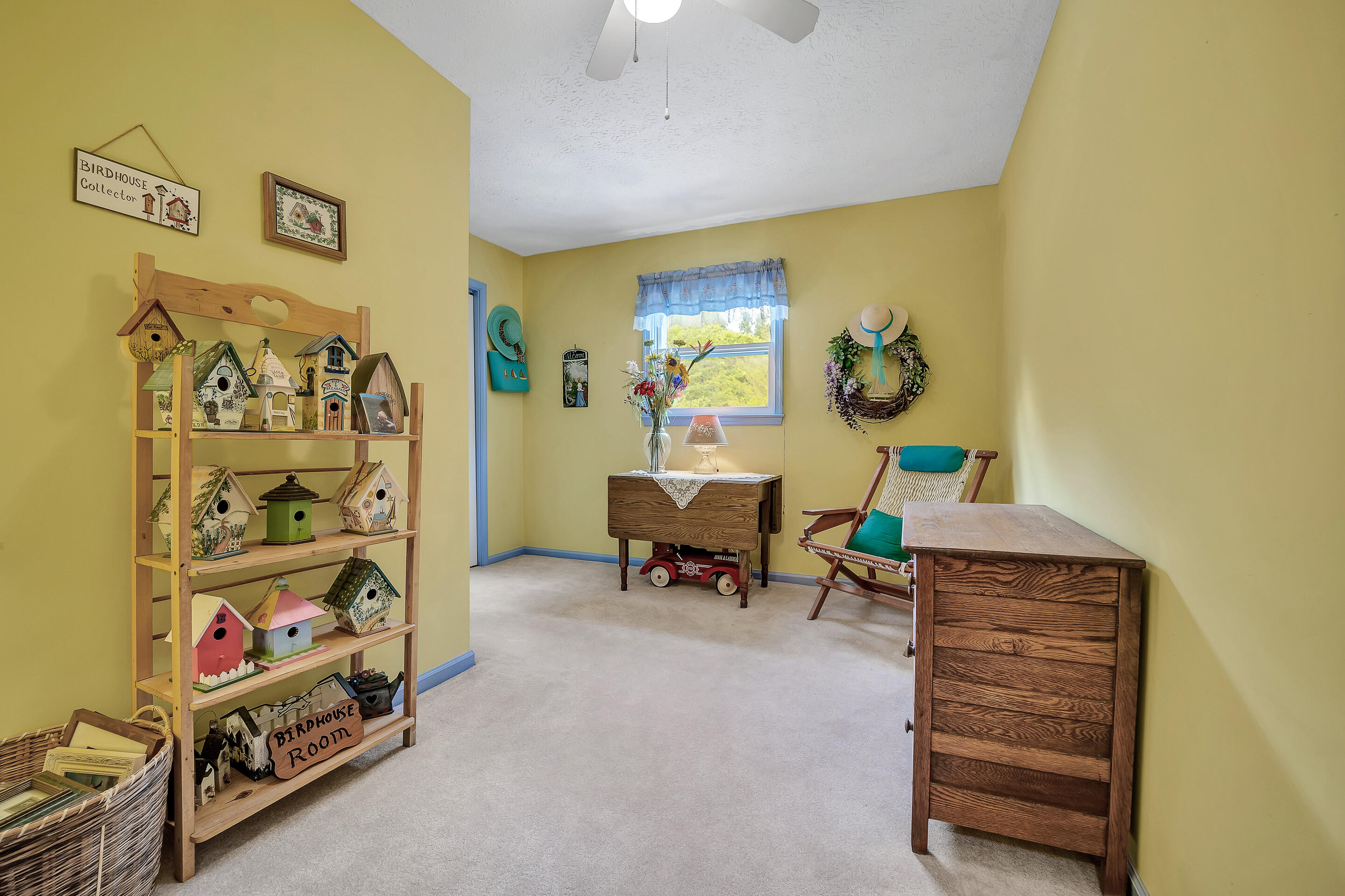1096 Farmington Road Hardy, VA 24101 - Photo 24 of 54 a reading room with furniture and a lamp