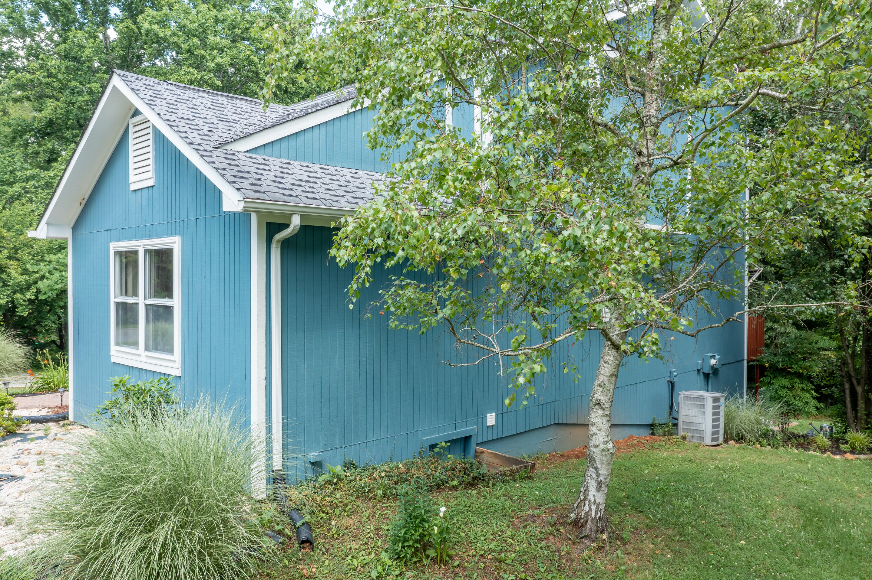 1096 Farmington Road Hardy, VA 24101 - Photo 5 of 54 front view of house with a yard