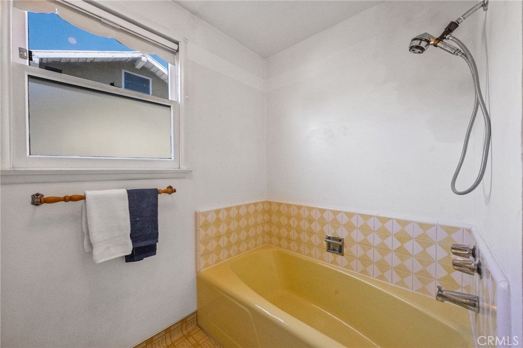9470-9472 Foster Road Bellflower, CA 90706 - Photo 20 of 61 bathroom 1
