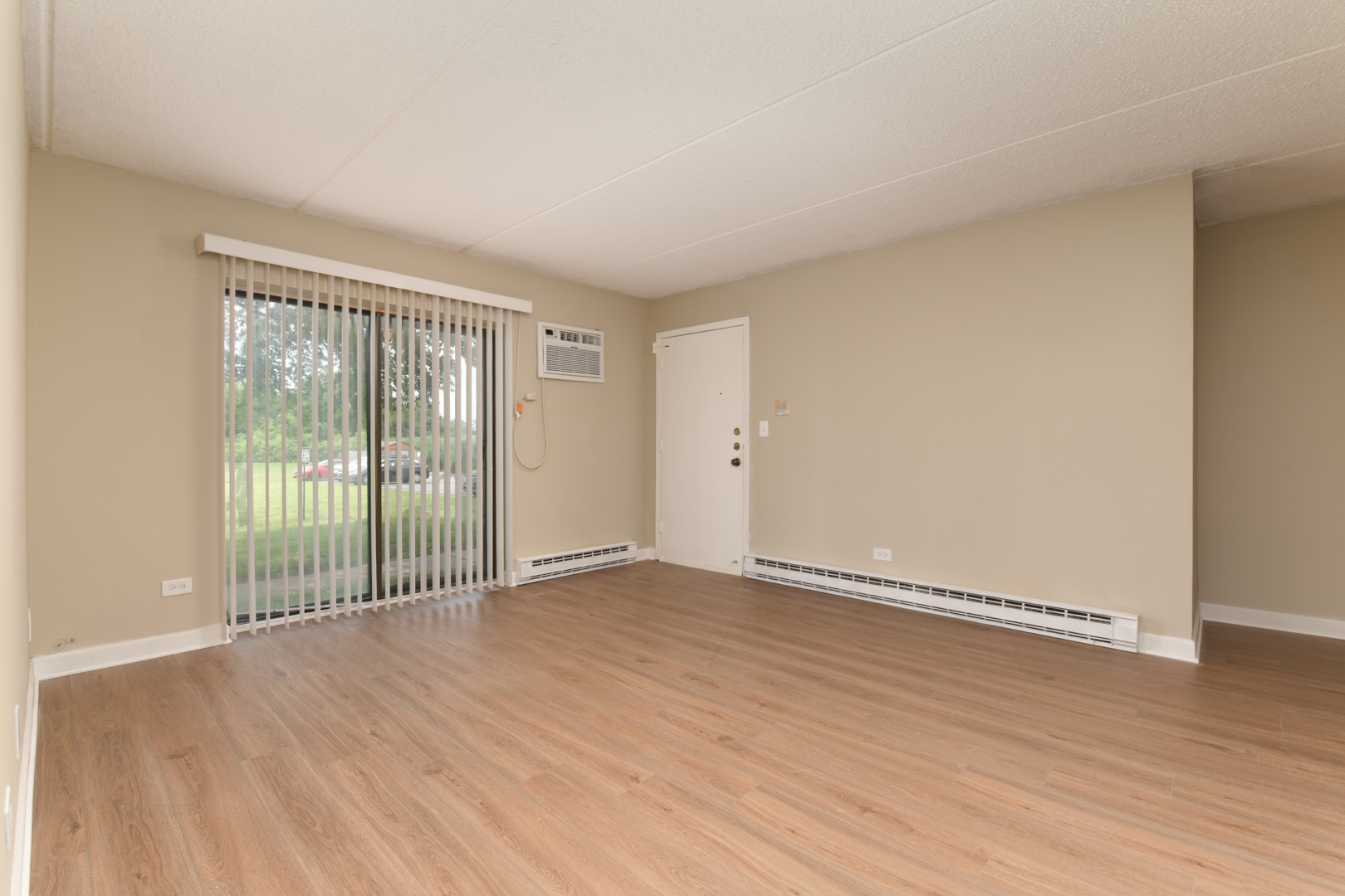 953 North Rohlwing Road, Unit GB Addison, IL 60101 - Photo 17 of 25 a view of an empty room with wooden floor
