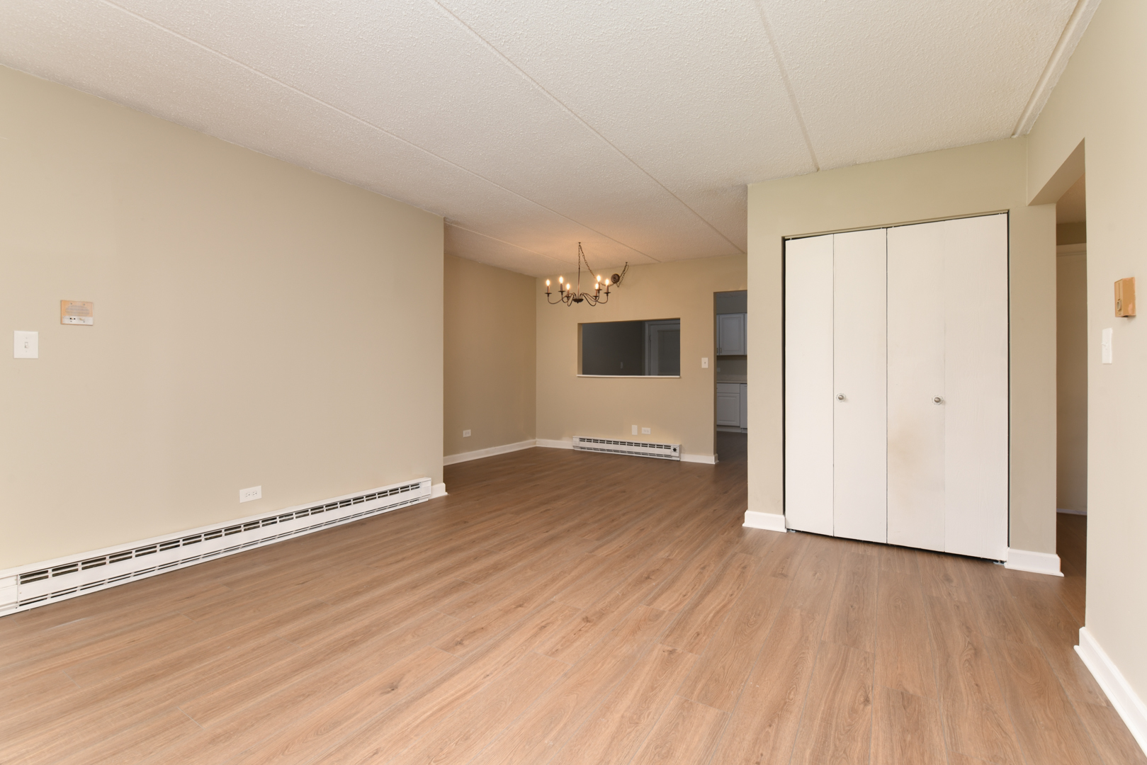 953 North Rohlwing Road, Unit GB Addison, IL 60101 - Photo 18 of 25 a view of a livingroom with wooden floor