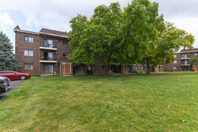 a view of a house with a back yard