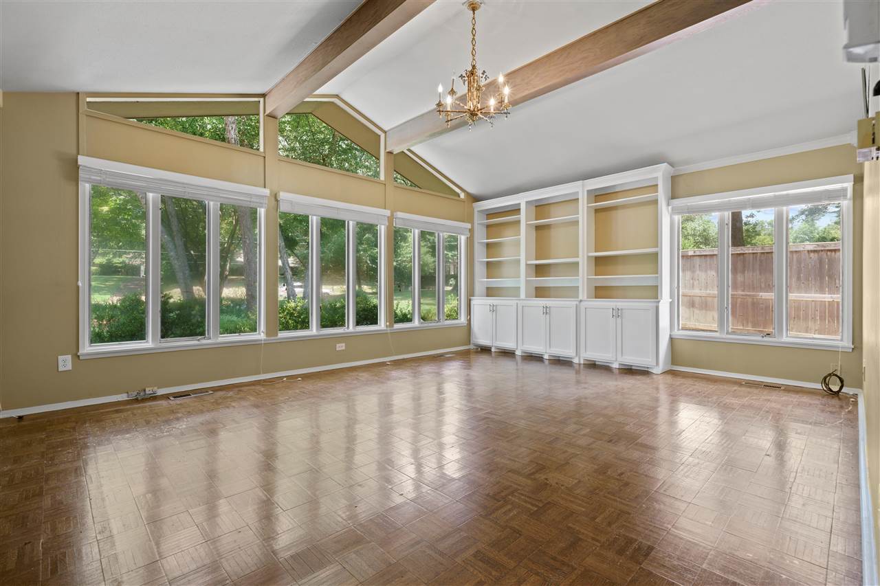 5341 Rich Road Memphis, TN 38120 - Photo 10 of 25 19x15 Office/Study/Bonus Room - YOU choose how to use this beautiful space!