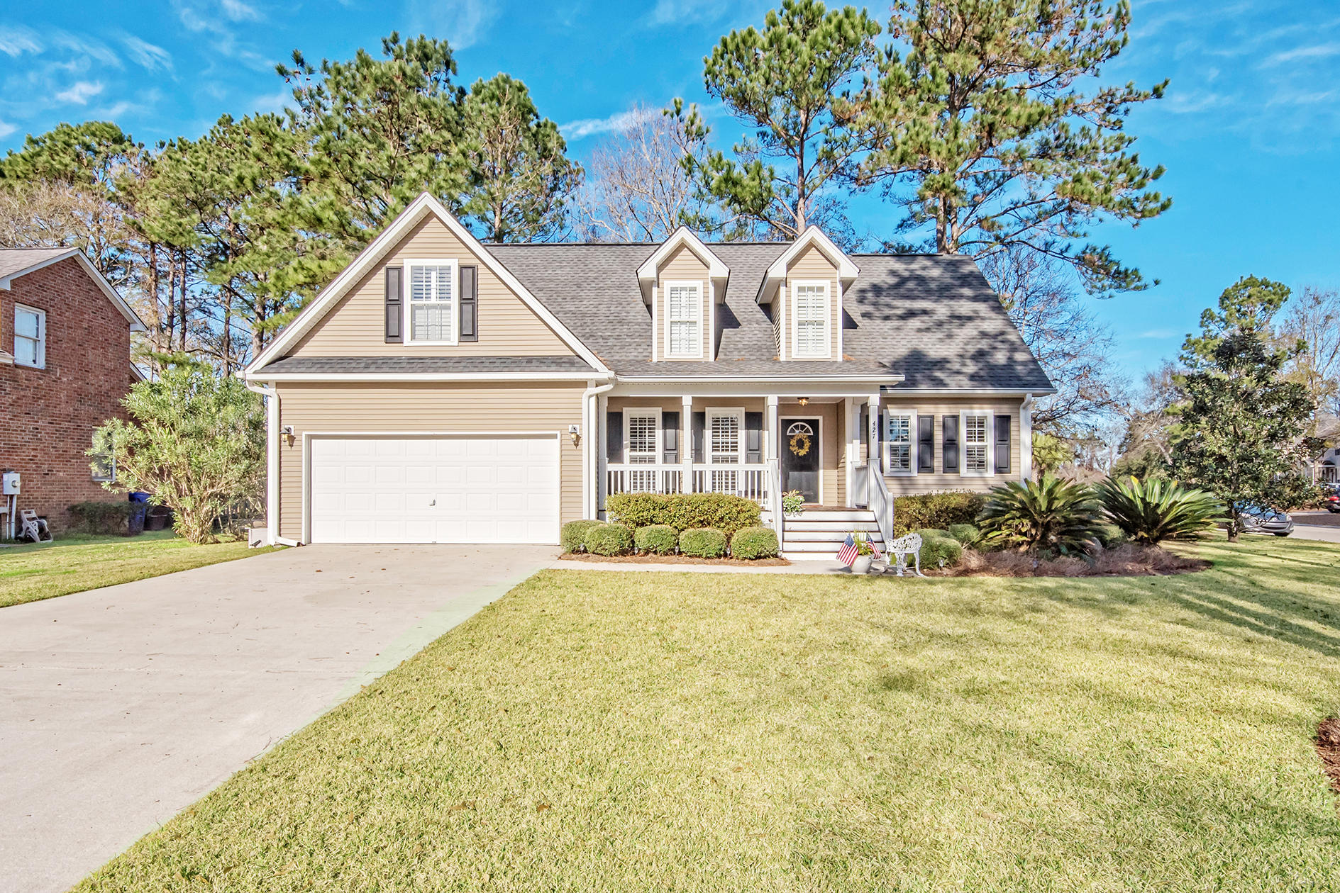 427 Springfield Road Mount Pleasant, SC 29464 - Photo 2 of 27 DSC_0937