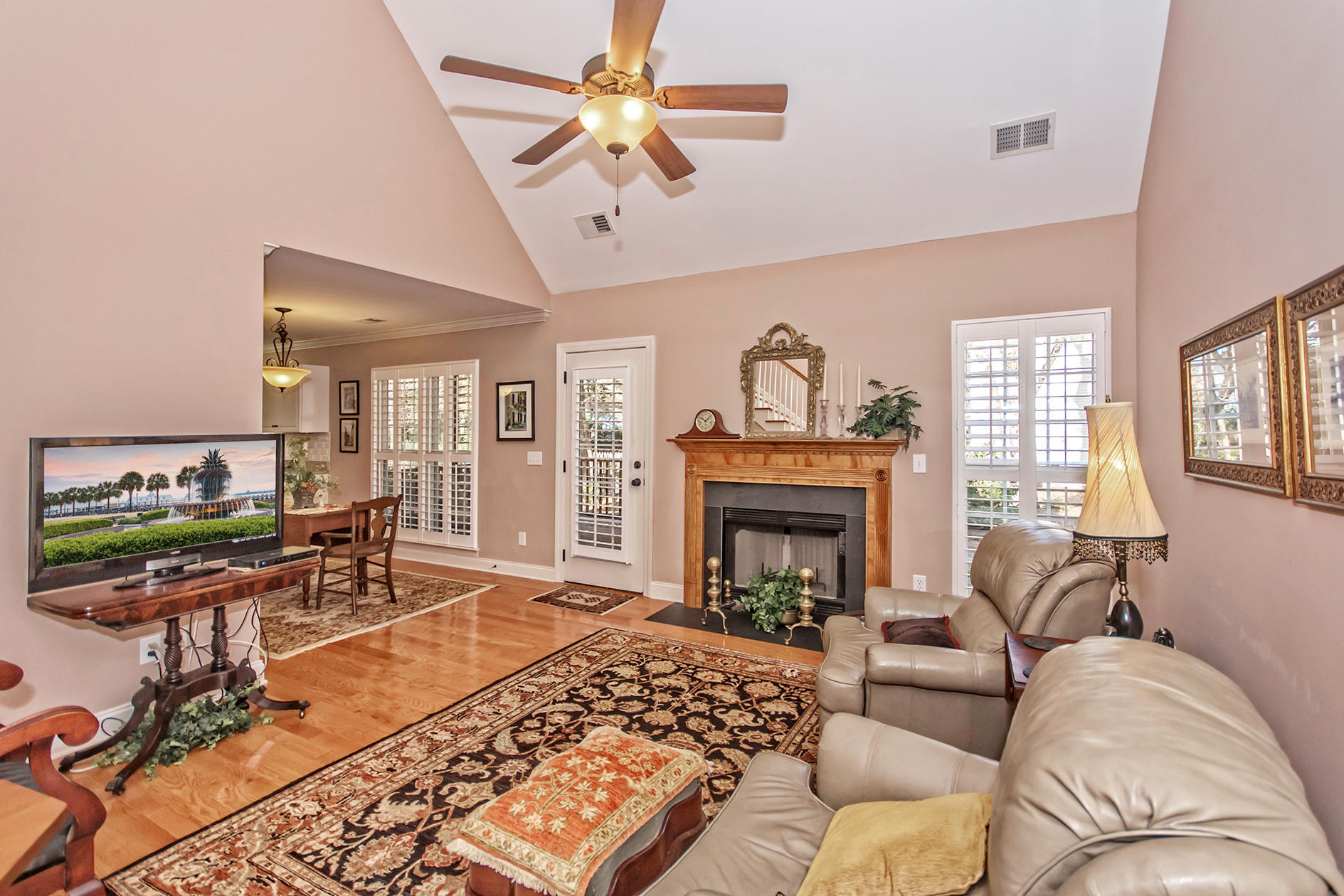 427 Springfield Road Mount Pleasant, SC 29464 - Photo 5 of 27 DSC_0954