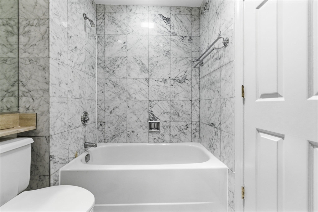 416 Commonwealth Avenue, Unit 312 Boston, MA 02215 - Photo 17 of 24 a bathroom with a toilet bathtub and sink