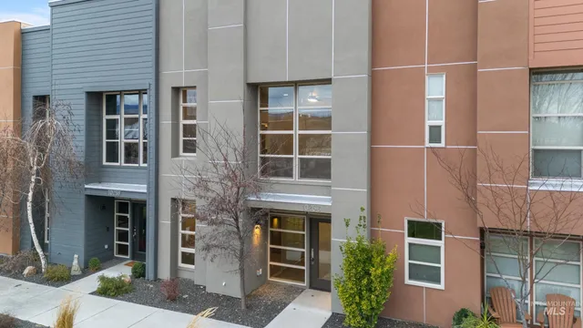 $539,900 | 10263 West Carlton Bay Drive, Garden City, ID 83714