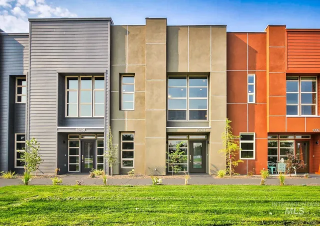 $539,900 | 10263 West Carlton Bay Drive, Garden City, ID 83714