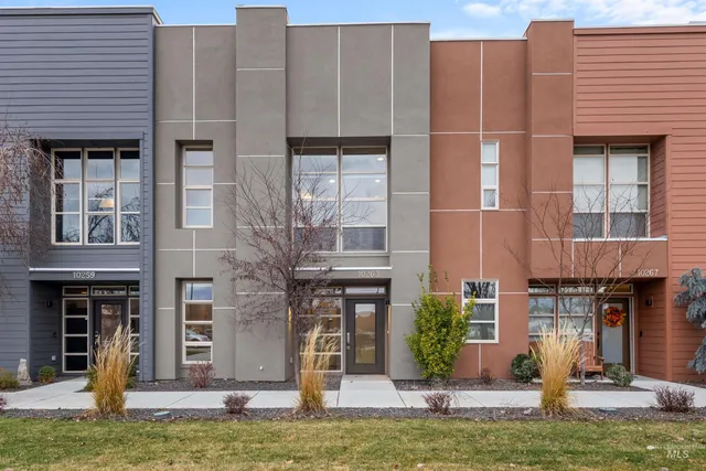 $539,900 | 10263 West Carlton Bay Drive, Garden City, ID 83714