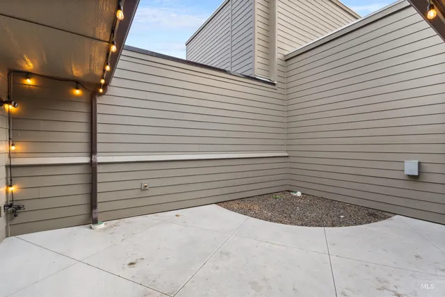 $539,900 | 10263 West Carlton Bay Drive, Garden City, ID 83714