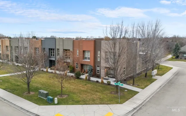 $539,900 | 10263 West Carlton Bay Drive, Garden City, ID 83714