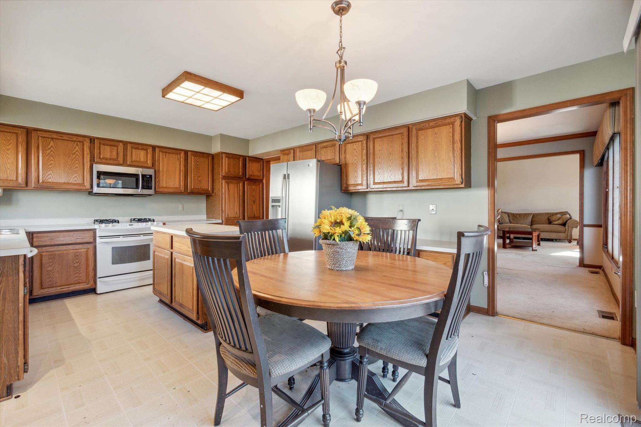 19403 Gill Road Livonia, MI 48152 - Photo 21 of 49