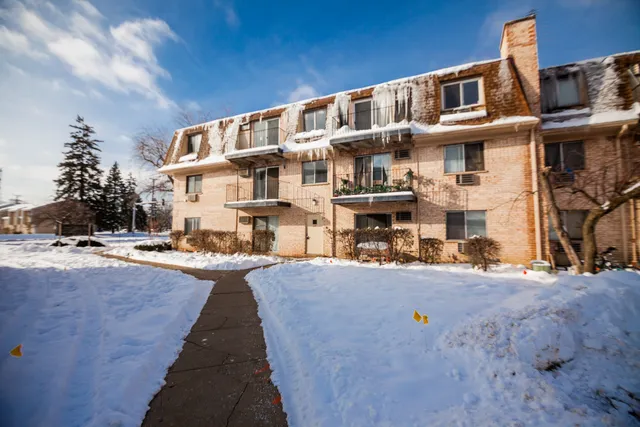 $175,000 | 1111 Bloomingdale Road, Unit 2B, Glendale Heights, IL 60139