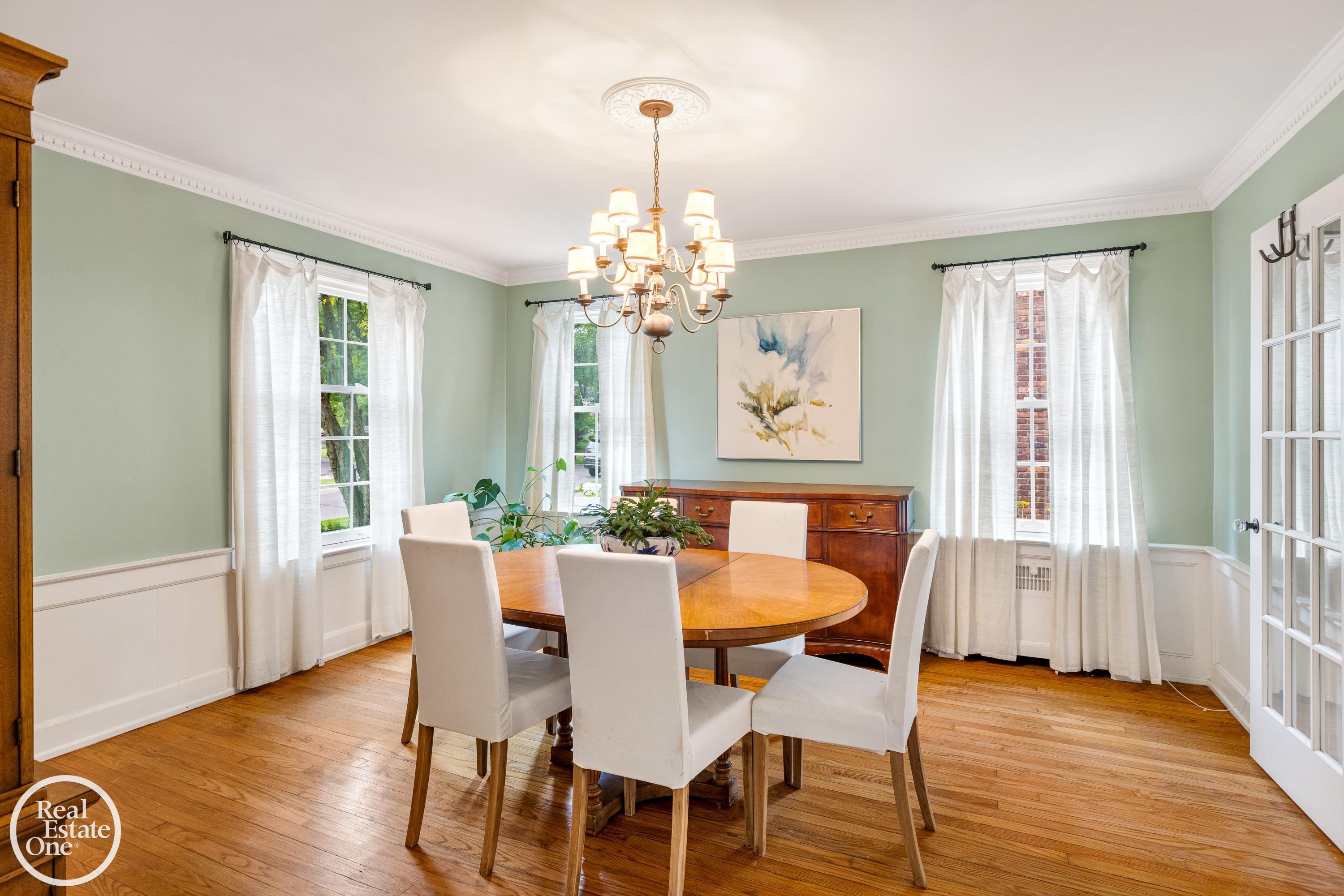287 McMillan Road Grosse Pointe, MI 48236 - Photo 13 of 57 50145562-1a7e4e96-dd92-4be3-8ed6-a4942dd24359.JPG