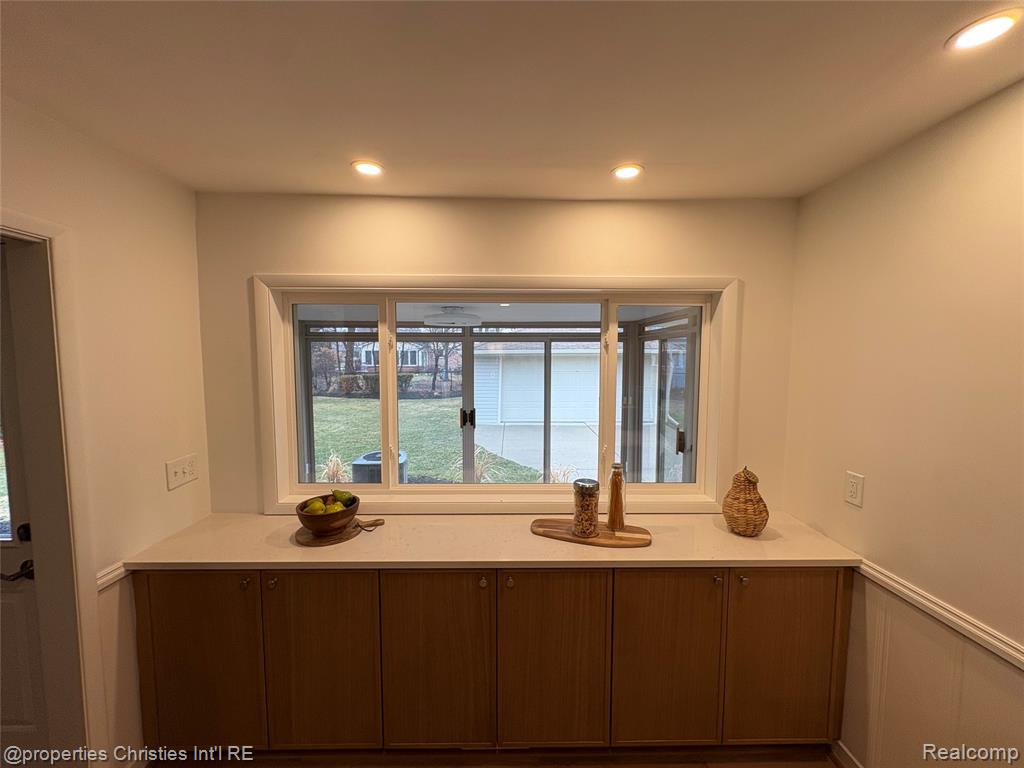 17330 Beverly Road Beverly Hills, MI 48025 - Photo 8 of 24