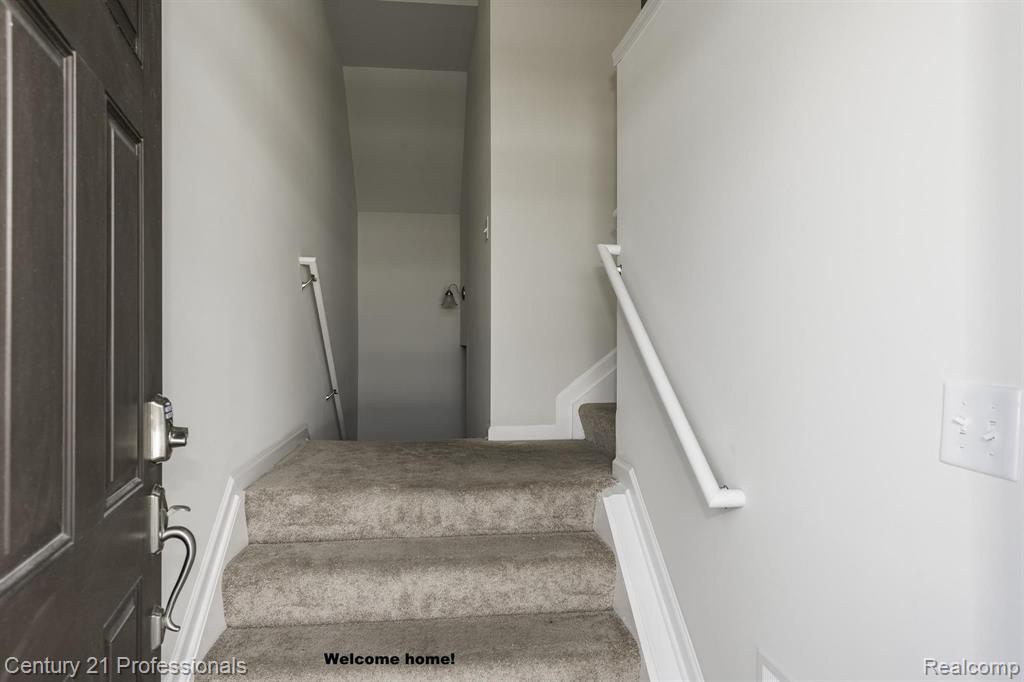 855 Barclay Circle Rochester Hills, MI 48307 - Photo 4 of 30