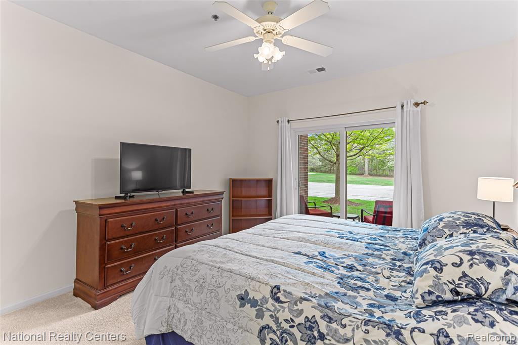 1637 Deepwood Circle Rochester, MI 48307 - Photo 17 of 34