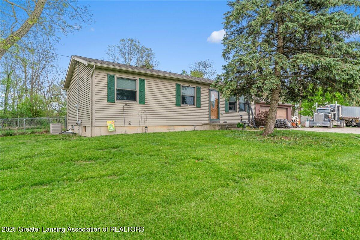 10111 Kinneville Road Eaton Rapids, MI 48827 - Photo 2 of 31 02-Media Jett - 04