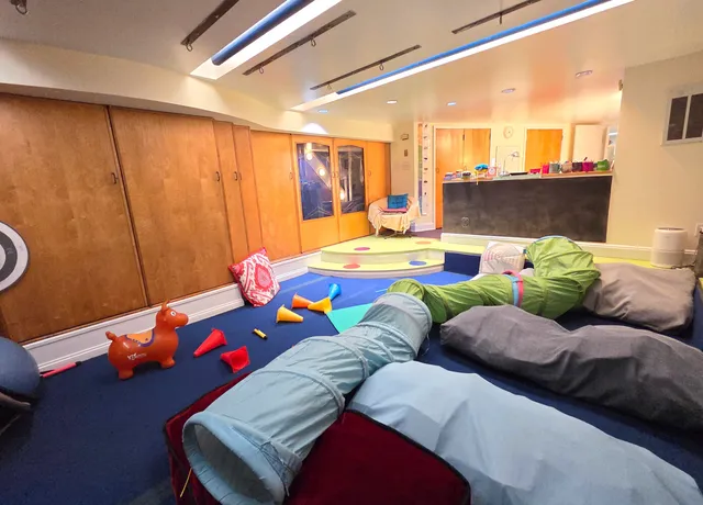 a view of empty room with window