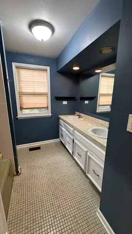 $4,000 | 3537 Winnetka Road, Glenview, IL 60026