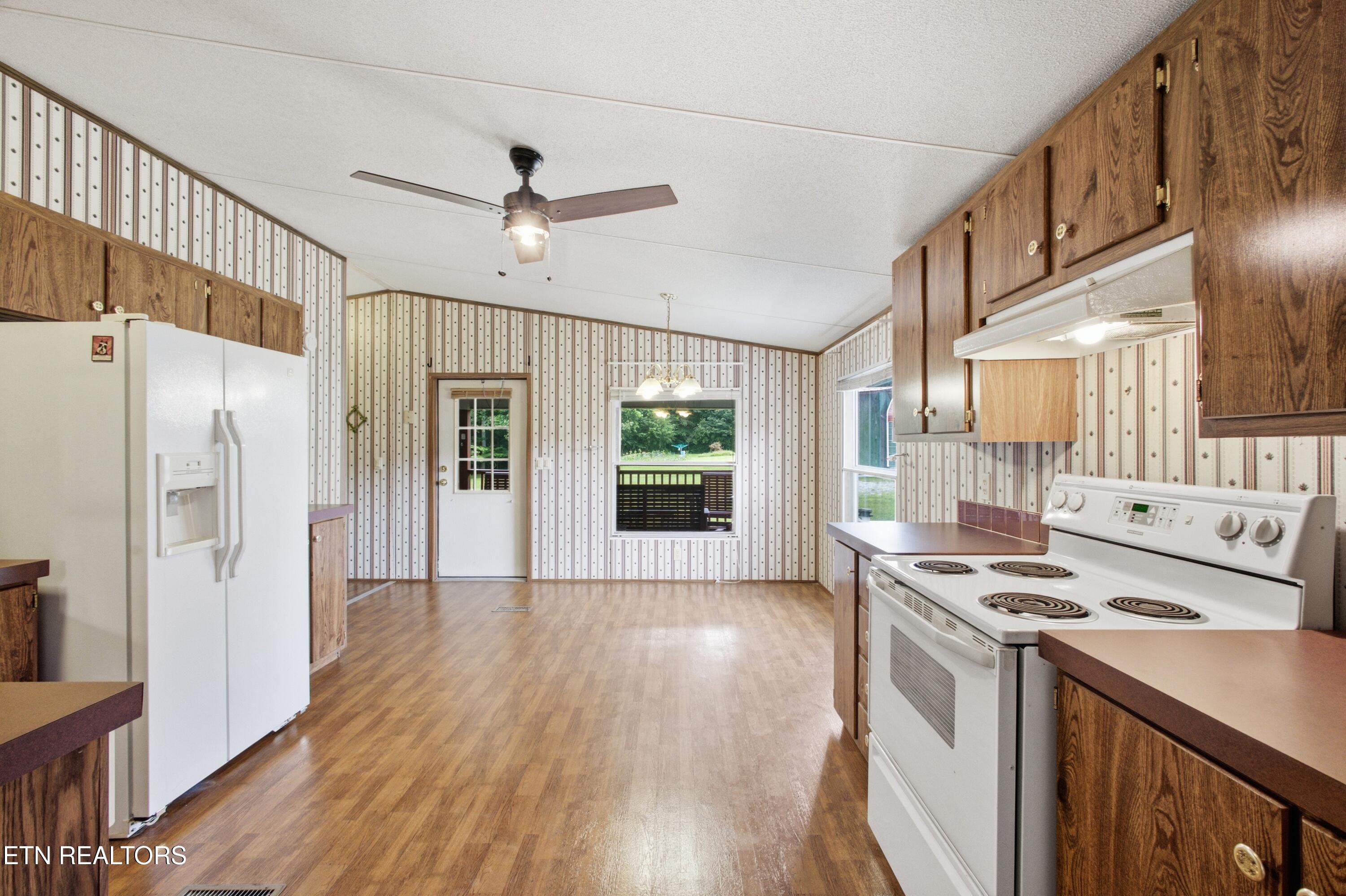 418 Mountain View Road Robbins, TN 37852 - Photo 10 of 38 SPOT3412