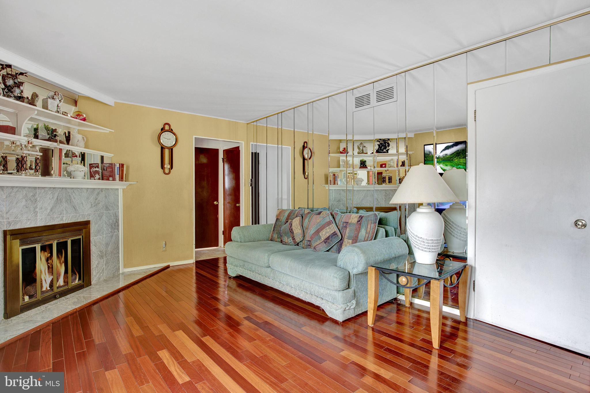 100 Hooton Road Mount Laurel, NJ 08054 - Photo 10 of 25 Family Room