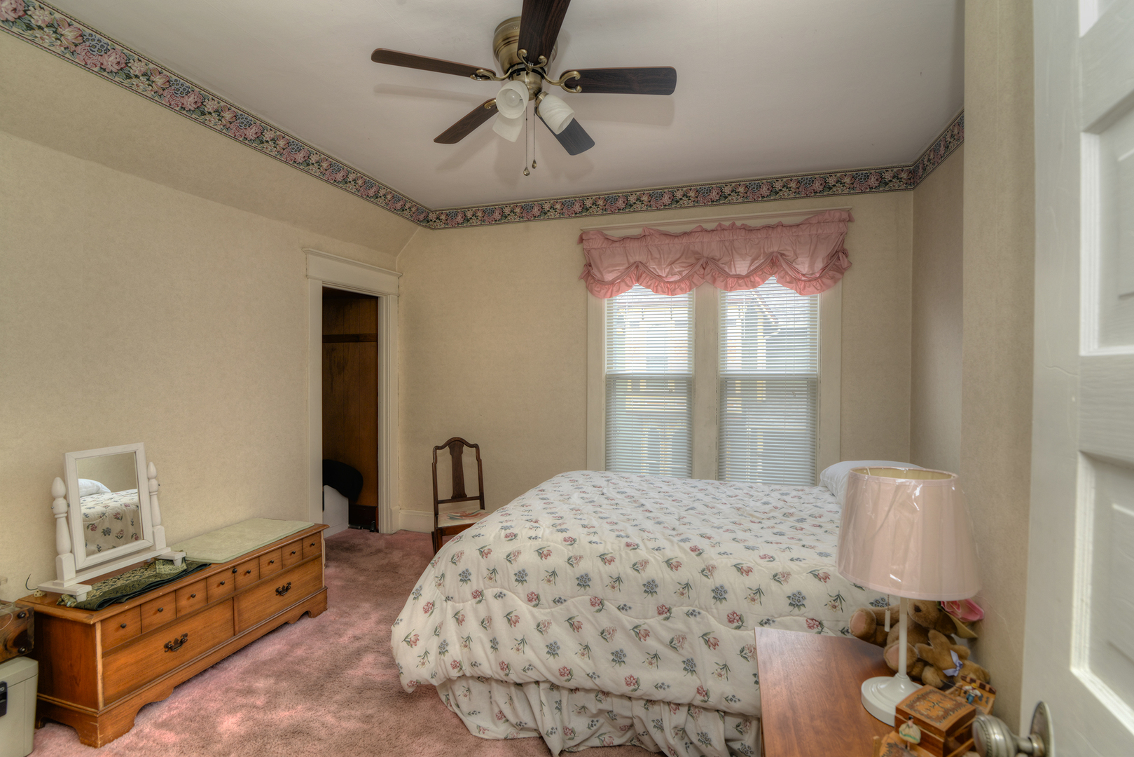 564 North Spring Street Elgin, IL 60120 - Photo 17 of 27