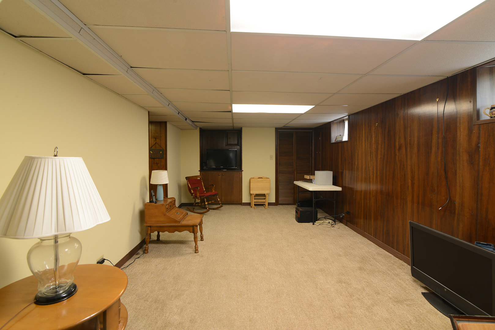 564 North Spring Street Elgin, IL 60120 - Photo 20 of 27 a living room with furniture and a lamp