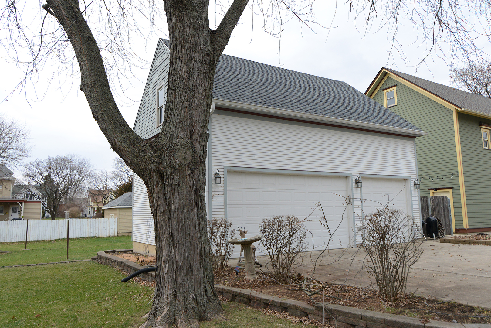 564 North Spring Street Elgin, IL 60120 - Photo 22 of 27 a front view of a house with garden