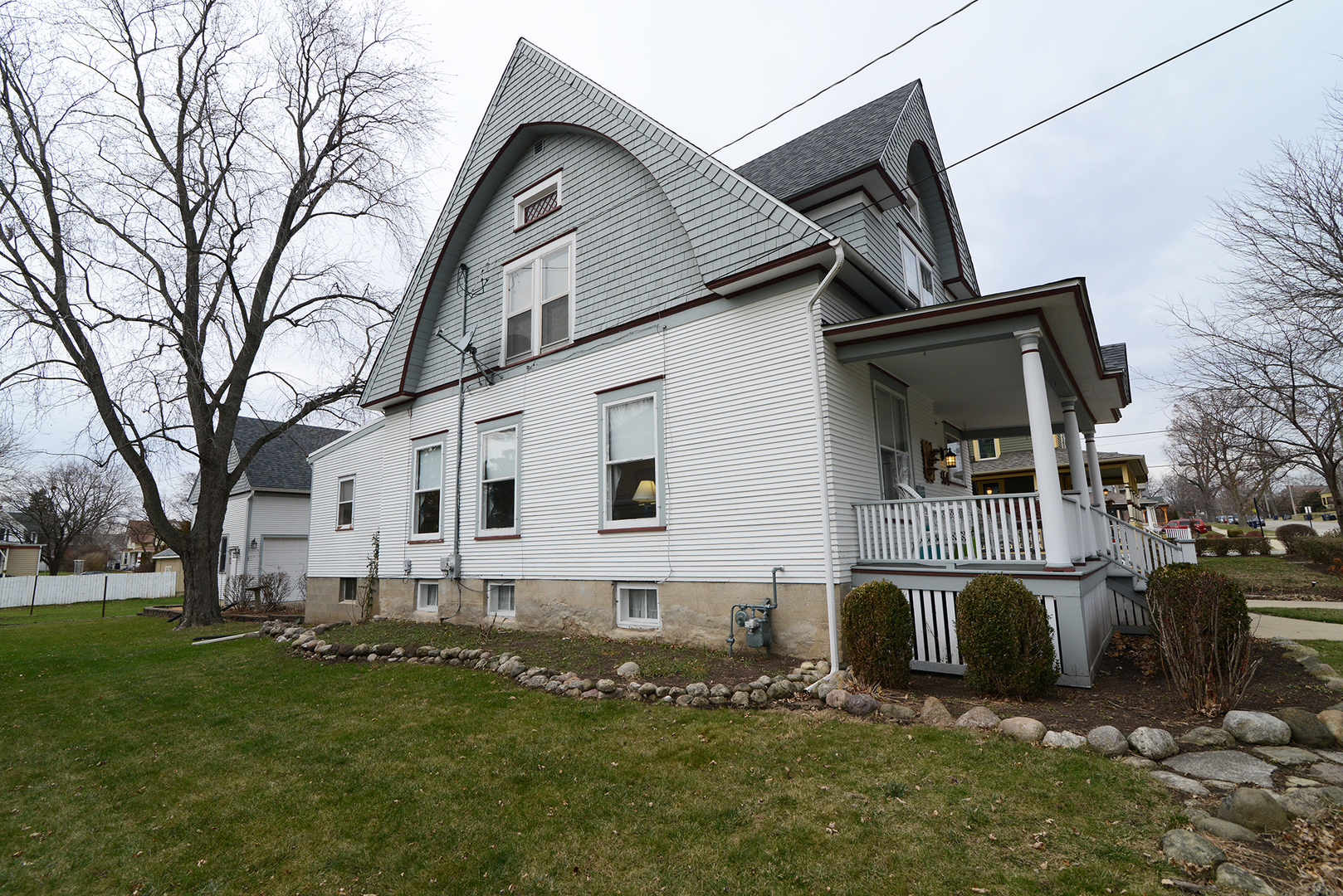 564 North Spring Street Elgin, IL 60120 - Photo 27 of 27 a front view of a house with garden