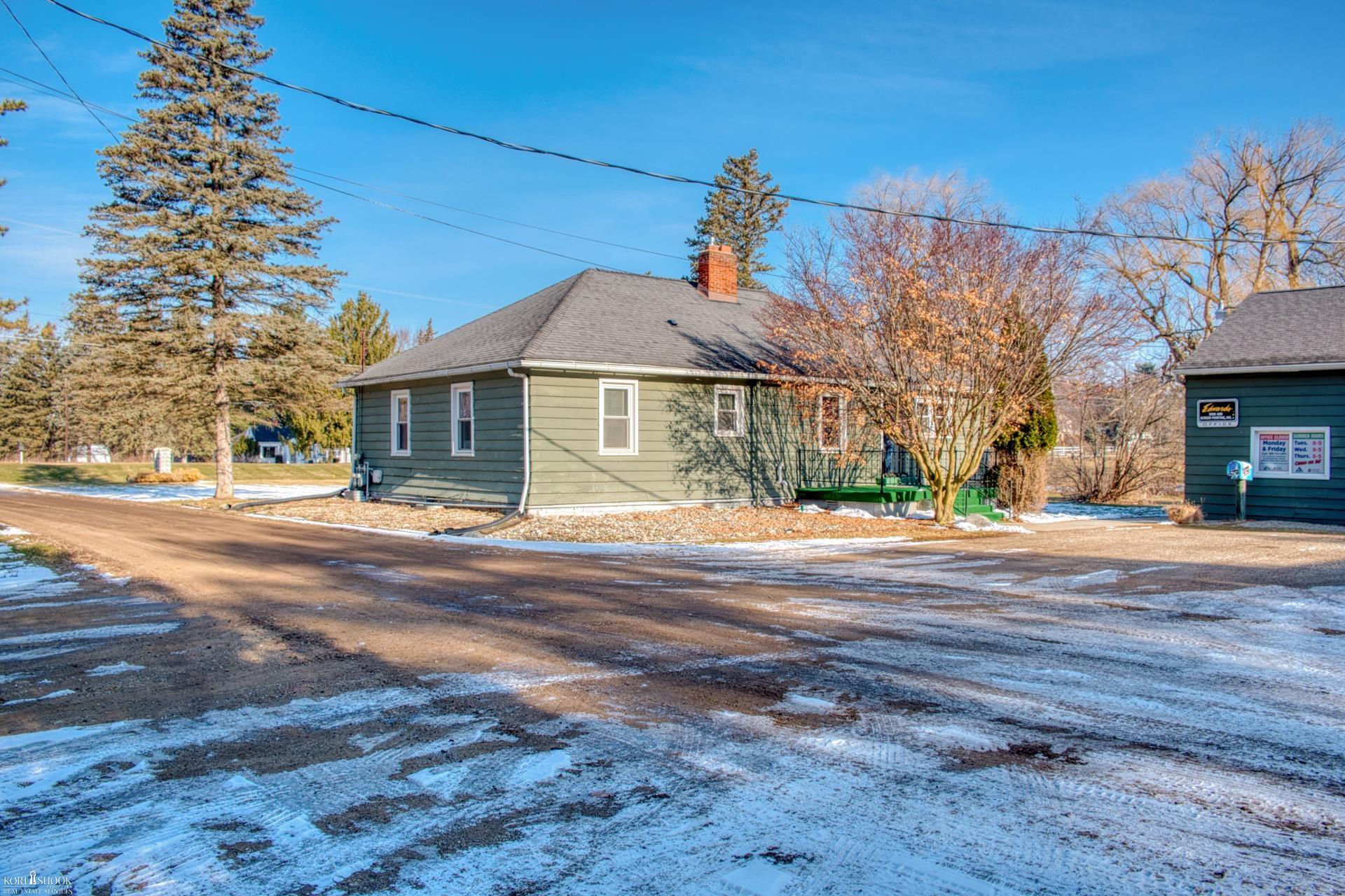 1585 South M-52 Road Owosso, MI 48867 - Photo 17 of 25 50200683-b825ea5e-d971-44fa-85a2-cfbe9d2c864f.JPG